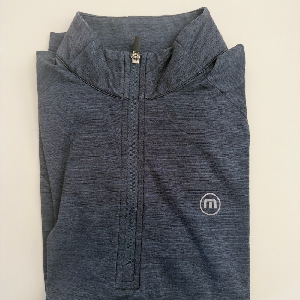 Men’s Travis Matthew quarter zip. Size S.